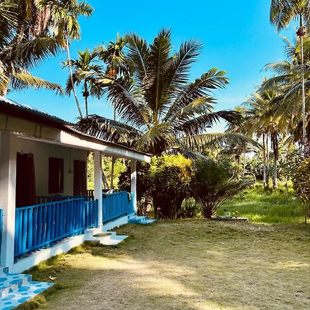 Blue Sea Restaurant & Bungalows Sitapur Exterior photo